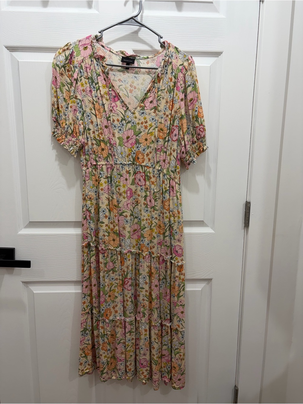 Who What Wear Pink and Cream Floral Tiered Midi Dress